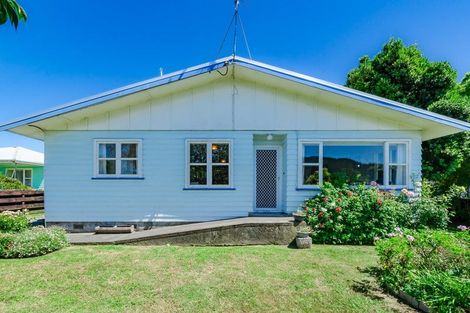 Photo of property in 2 Sunshine Avenue, Paraparaumu, 5032