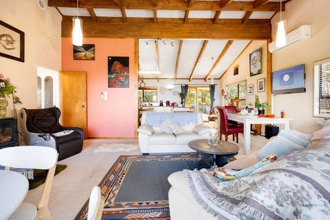 Photo of property in 38 Rauhuia Crescent, Parau, Auckland, 0604