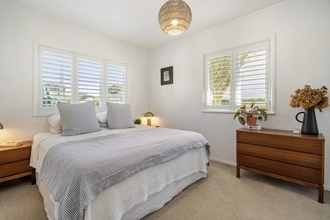 Photo of property in 2/39 Hillcrest Avenue, Hillcrest, Auckland, 0627