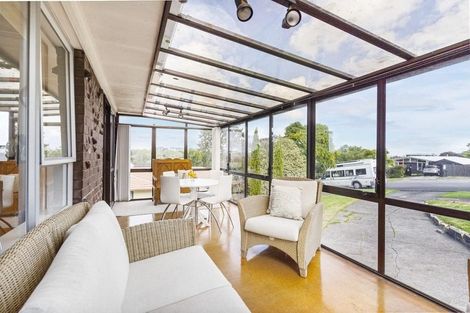 Photo of property in 1/98 Lincoln Park Avenue, Massey, Auckland, 0614