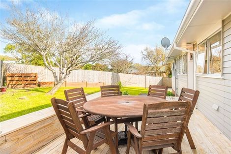Photo of property in 17 Fairdale Place, Birkdale, Auckland, 0626