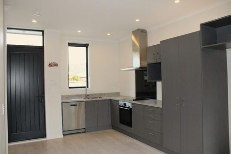 Photo of property in 16 Kauamo Close, Waiwhetu, Lower Hutt, 5010