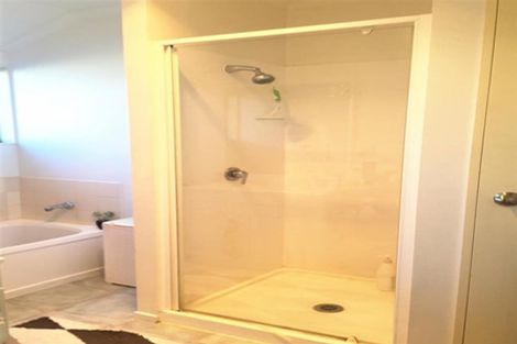 Photo of property in 4 Baltic Place, Goodwood Heights, Auckland, 2105