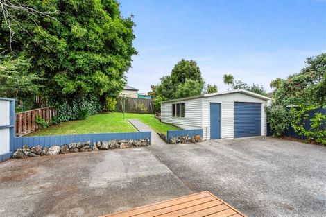 Photo of property in 3 Temuri Place, Glendene, Auckland, 0602