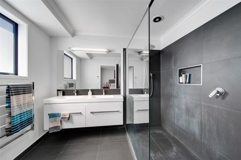 Photo of property in 4 Gleneagles Way, Waiwhakaiho, New Plymouth, 4312