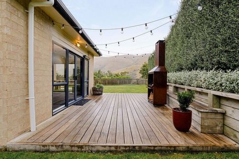 Photo of property in 17 Gifford Grove, Churton Park, Wellington, 6037