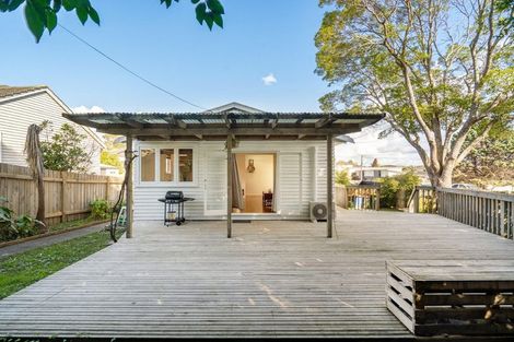 Photo of property in 2/1a Becroft Drive, Forrest Hill, Auckland, 0620