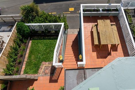 Photo of property in 16 Hawker Street, Mount Victoria, Wellington, 6011