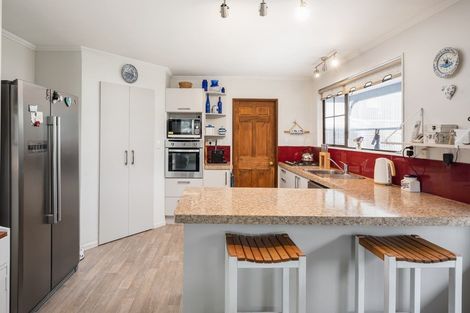 Photo of property in 168 Waikawa Road, Picton, 7220