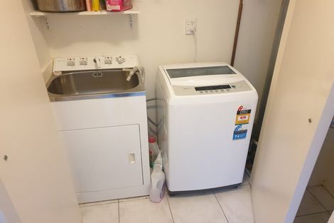 Photo of property in The Haven, 5/120 Beach Haven Road, Beach Haven, Auckland, 0626