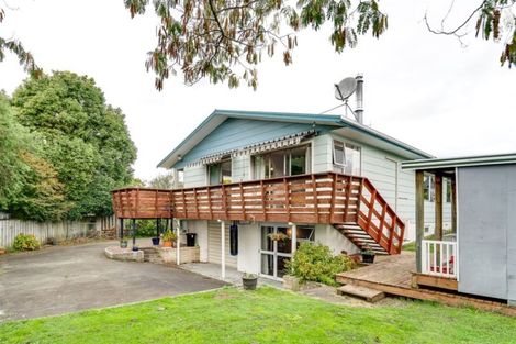 Photo of property in 2 Ashford Place, Havelock North, 4130