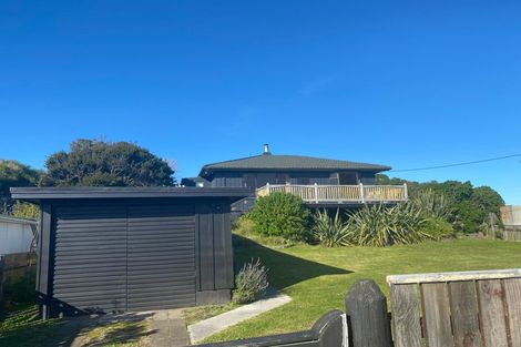 Photo of property in 22 Mahoe Street, Otaki Beach, Otaki, 5512