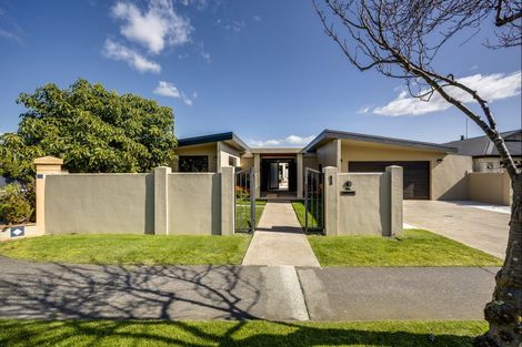Photo of property in 1 Palmbrook Avenue, Havelock North, 4130