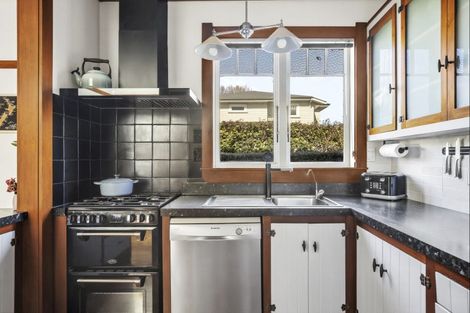 Photo of property in 72 Thornton Road, Cambridge, 3434