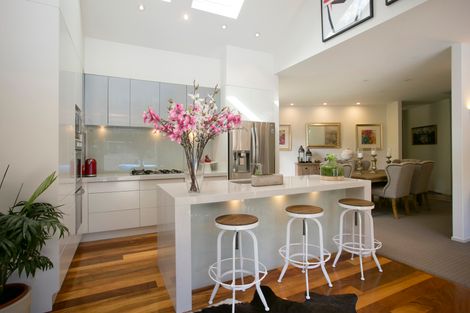 Photo of property in 5 Cameron Drive, Acacia Bay, Taupo, 3385