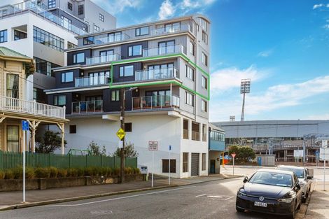 Photo of property in Endeavour Apartments, 22/125 Thorndon Quay, Pipitea, Wellington, 6011