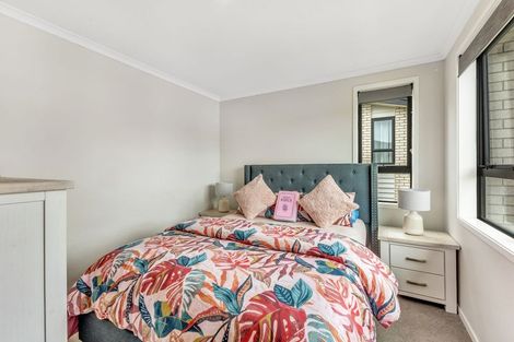 Photo of property in 90 Banks Street, Marfell, New Plymouth, 4310