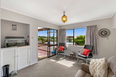 Photo of property in 32 Kirby Street, Glendene, Auckland, 0602