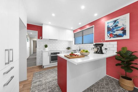 Photo of property in 1/5 Eulogy Place, Randwick Park, Auckland, 2105