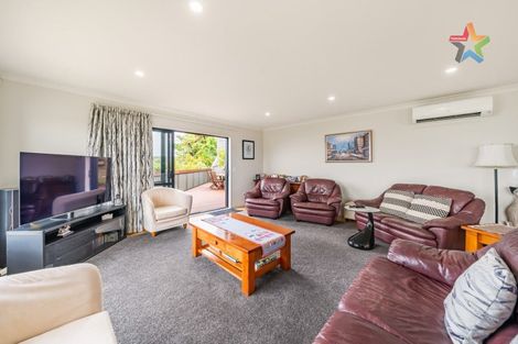 Photo of property in 6 Poto Road, Normandale, Lower Hutt, 5010