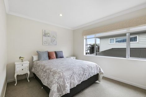 Photo of property in 60 Whites Line West, Woburn, Lower Hutt, 5010