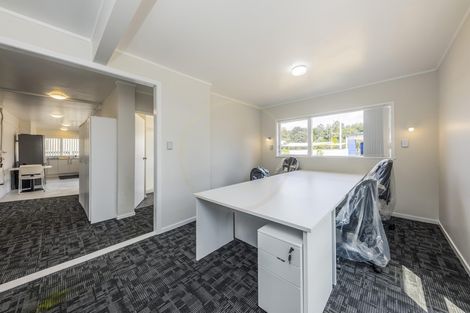 Photo of property in 32 Beach Road, Pahurehure, Papakura, 2113