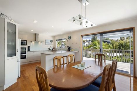 Photo of property in 43 Newhaven Terrace, Mairangi Bay, Auckland, 0630