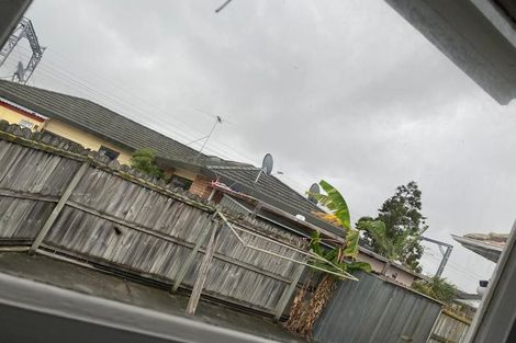 Photo of property in 70 Cambridge Terrace, Papatoetoe, Auckland, 2025