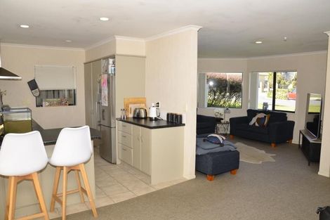 Photo of property in 34 Glen Bay Close, Pinehill, Auckland, 0632