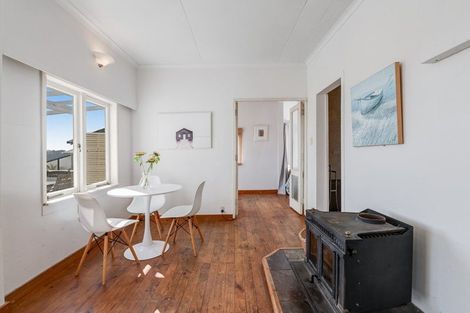 Photo of property in 43 Surf Road, Stanmore Bay, Whangaparaoa, 0932