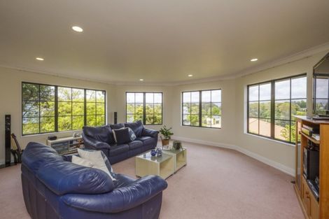 Photo of property in 5 Kilkenny Place, Fitzherbert, Palmerston North, 4410