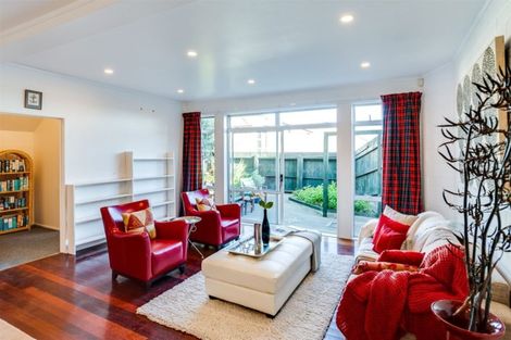 Photo of property in 29 Enfield Road, Hospital Hill, Napier, 4110