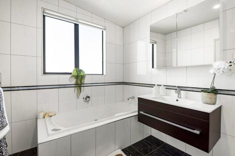 Photo of property in 74 Oakway Drive, Schnapper Rock, Auckland, 0632