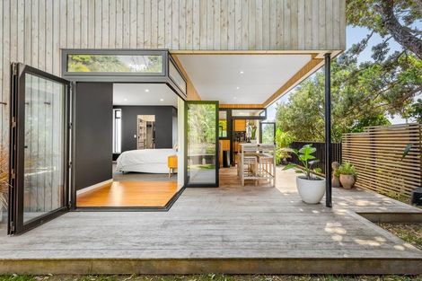 Photo of property in 11 Edwin Mitchelson Road, Muriwai, Waimauku, 0881