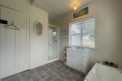 Photo of property in 272 Canal Road West, Waitakaruru, Thames, 3576