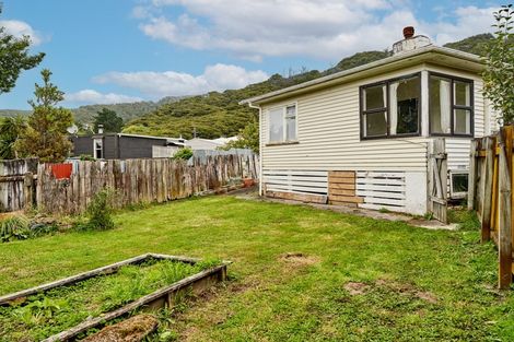 Photo of property in 5 Puriri Street, Wainuiomata, Lower Hutt, 5014