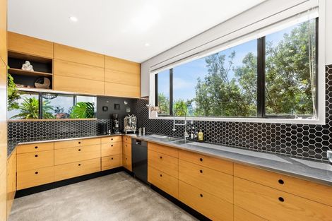 Photo of property in 11 Edwin Mitchelson Road, Muriwai, Waimauku, 0881