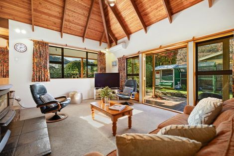 Photo of property in 18 Inverness Crescent, Arrowtown, 9302