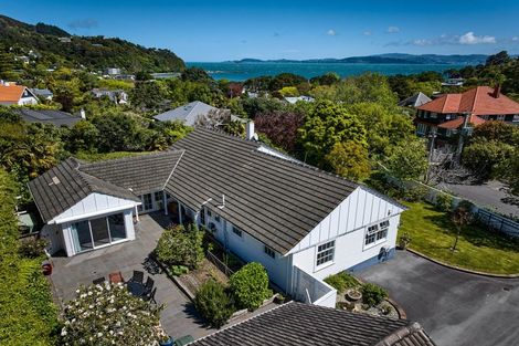 Photo of property in 100 Cheviot Road, Lowry Bay, Lower Hutt, 5013