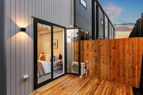 Photo of property in 33 Puihi Crescent, Massey, 0614