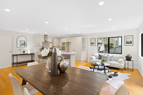 Photo of property in 48 Rising Parade, Fairview Heights, Auckland, 0632