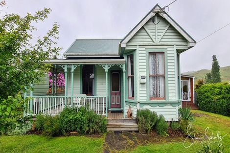 Photo of property in 10 Franklin Road, Paparoa, 0571