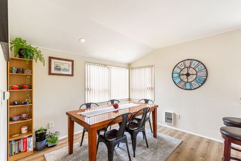 Photo of property in 2/17 Duncan Avenue, Te Atatu South, Auckland, 0610