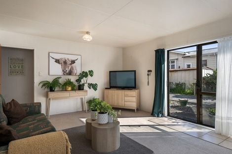 Photo of property in 6 Raukawa Street, Otaki, 5512