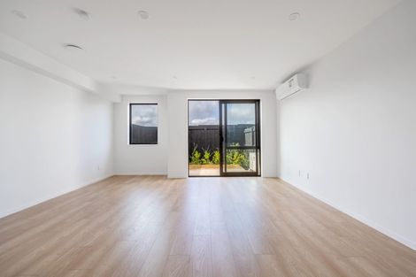 Photo of property in 4/32b Westgate Drive, Massey, Auckland, 0614