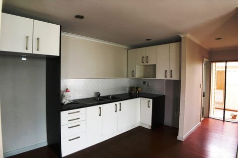 Photo of property in 1 Kenley Heights, Flat Bush, Auckland, 2016