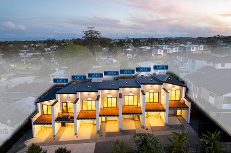 Photo of property in 1/14 Sabot Place, Massey, Auckland, 0614