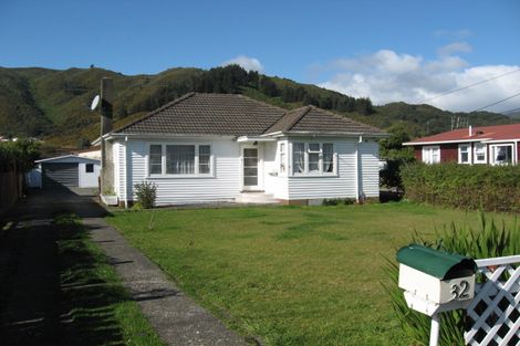 Photo of property in 32 Wellington Road, Wainuiomata, Lower Hutt, 5014