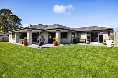 Photo of property in 5 Te Arakete Place, Hurworth, New Plymouth, 4310