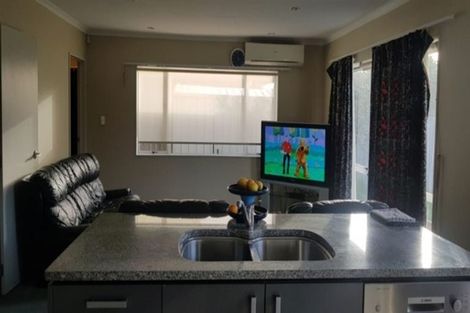 Photo of property in 10 Bridgefield Crescent, Flat Bush, Auckland, 2016